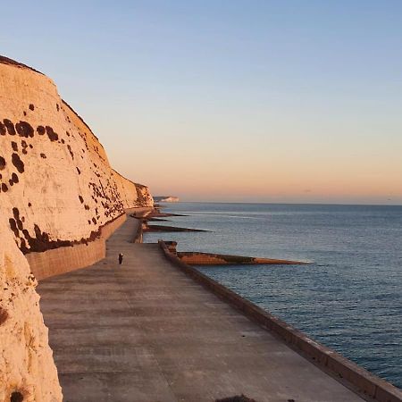 Skylark Apartment Peacehaven Esterno foto
